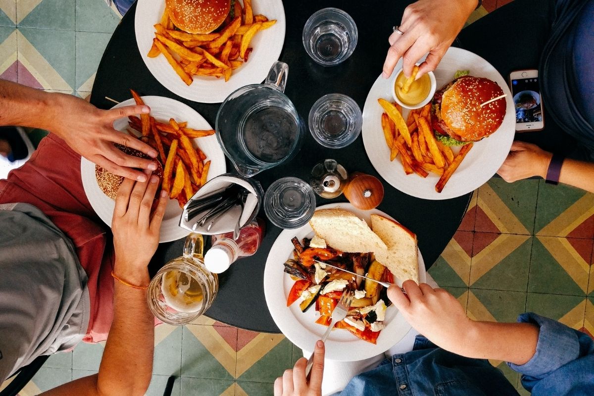 Comida entre amigos abiertto